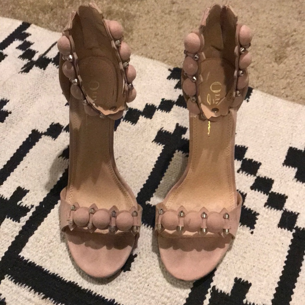 Pale pink heel with detail.